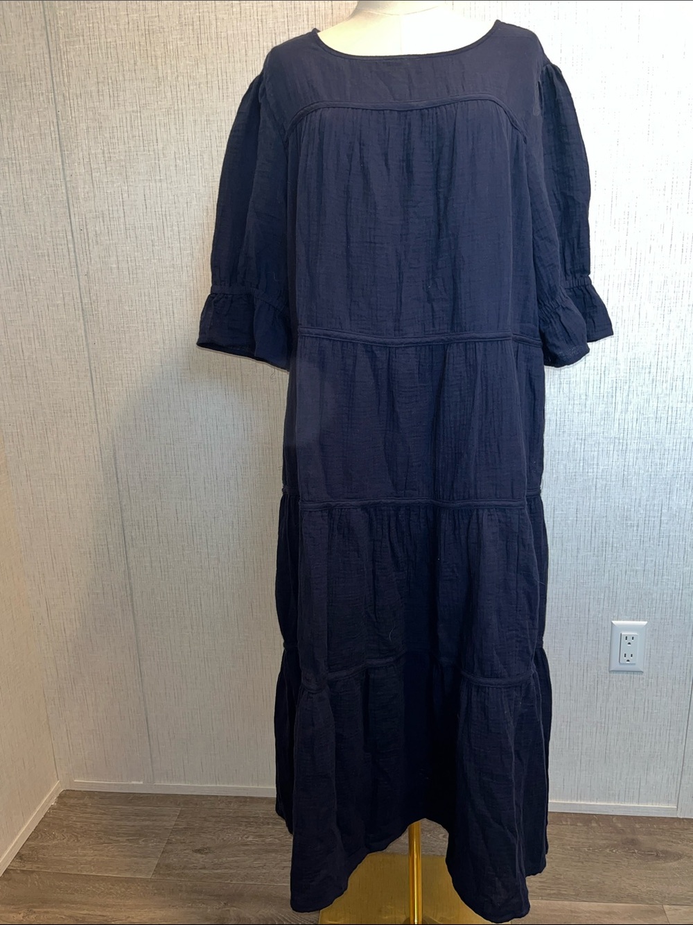 Women’s Navy Tiered Midi Dress - Classic Scoop Neck